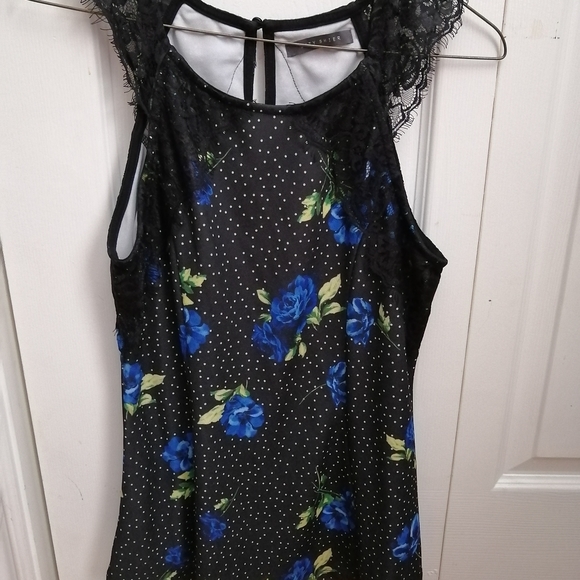 3 FOR THE PRICE OF ONE - Lot of 3 Suzy Shier tops - Picture 4 of 7